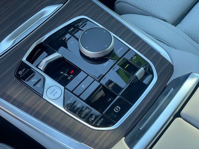 Used 2026 BMW X5 xDrive50e w/ Premium Package image 19