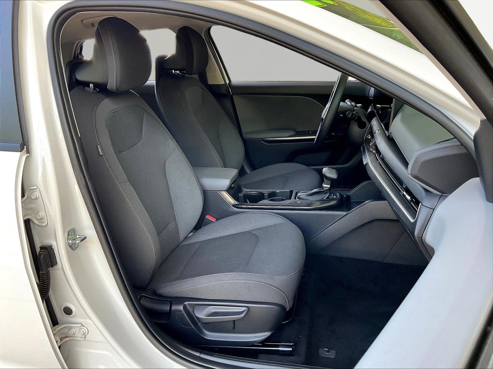 Used 2025 Kia K4 FWD image 28