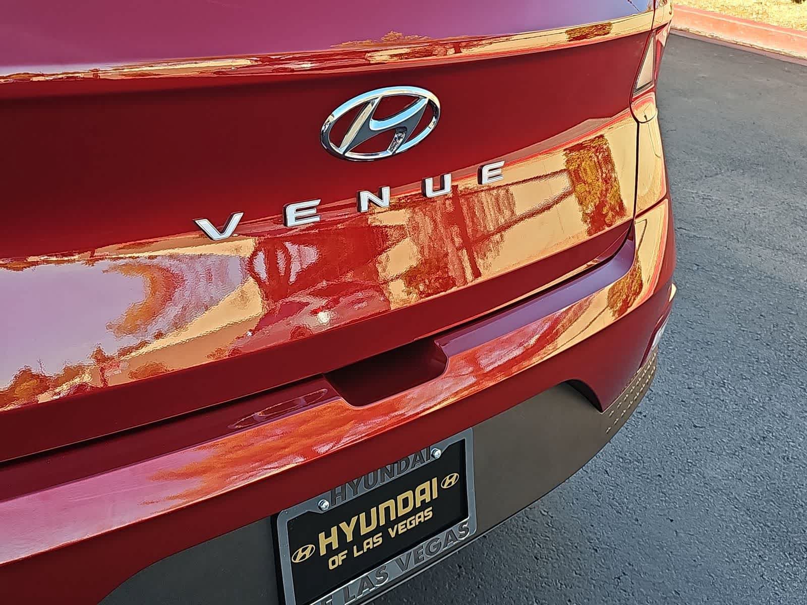 Used 2025 Hyundai Venue SEL FWD image 11