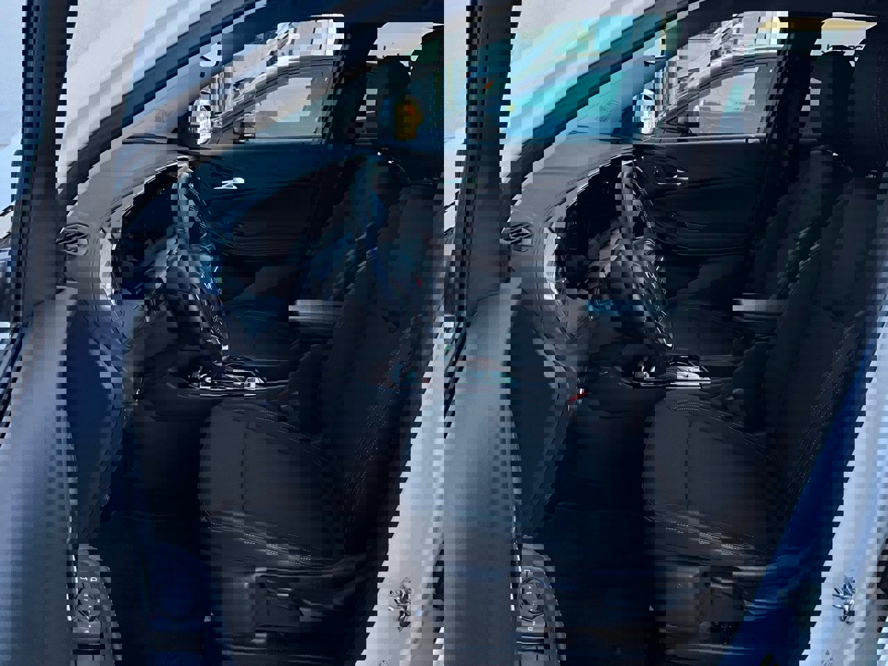 Used 2025 Buick Encore GX Preferred image 10