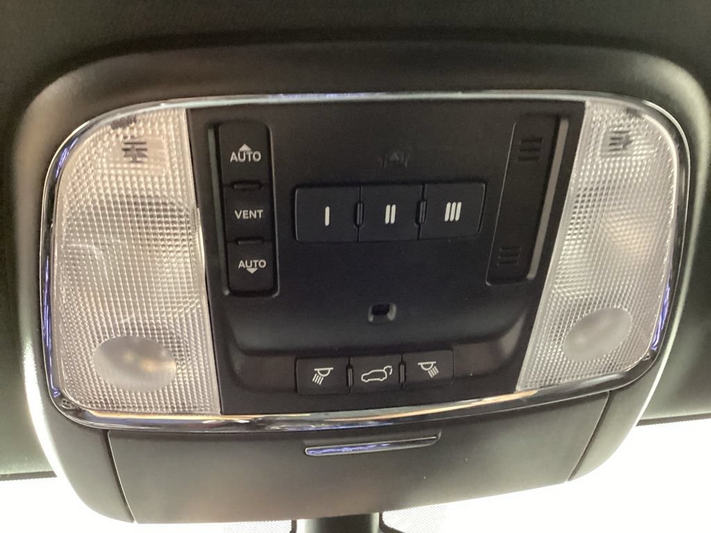 Used 2021 Jeep Grand Cherokee Limited AWD/4WD image 23