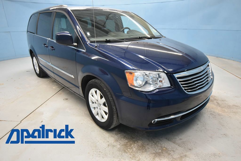Used 2016 Chrysler Town & Country Touring FWD image 1