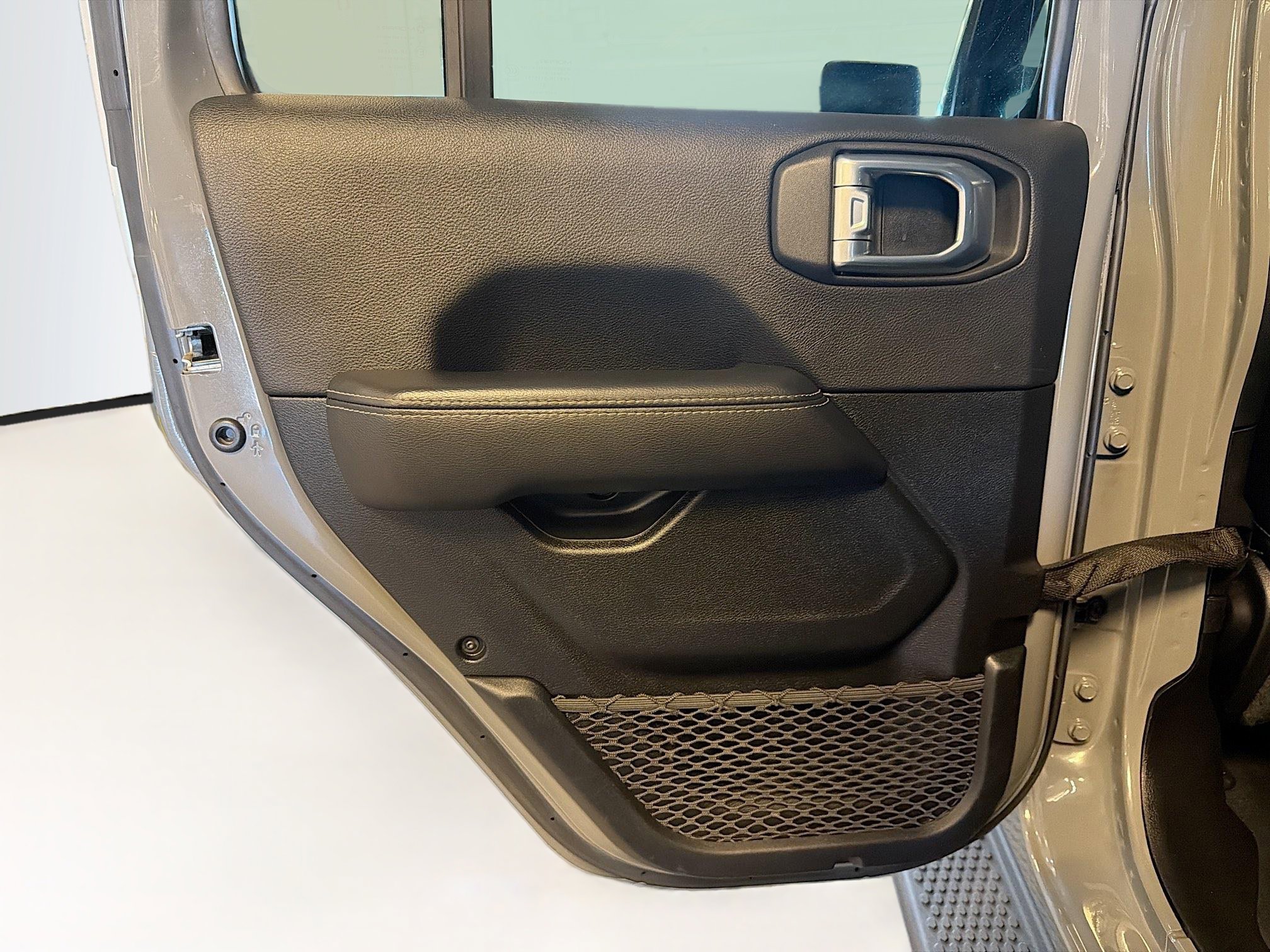Used 2022 Jeep Wrangler Unlimited Sahara AWD/4WD image 25