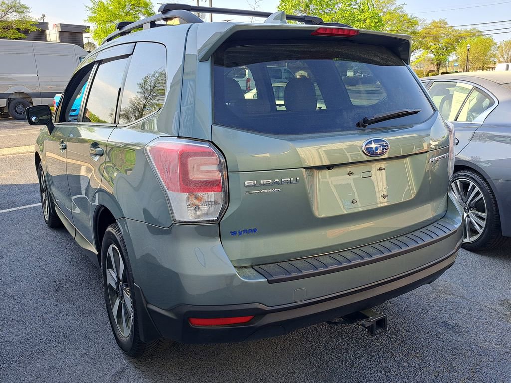 Used 2018 Subaru Forester 2.5i Premium w/ All-Weather Package image 4