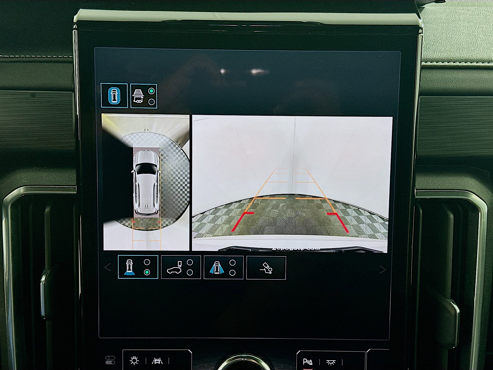 Used 2025 GMC Acadia Elevation image 23