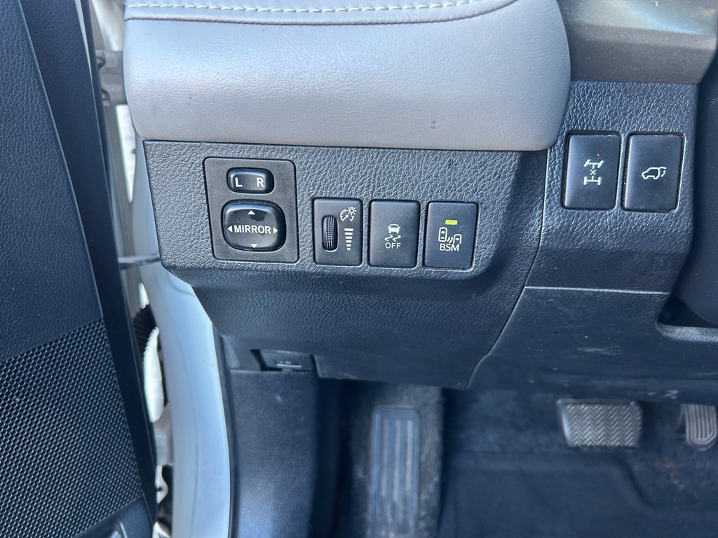Used 2013 Toyota RAV4 Limited AWD/4WD image 26
