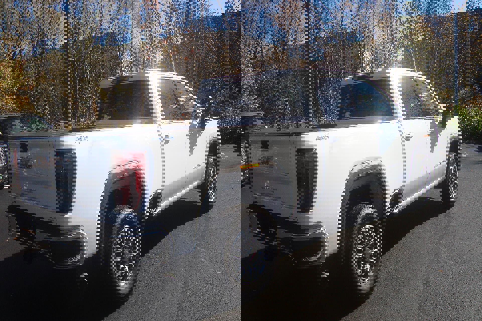 Used 2024 GMC Sierra 3500 SLE w/ Preferred Package image 4