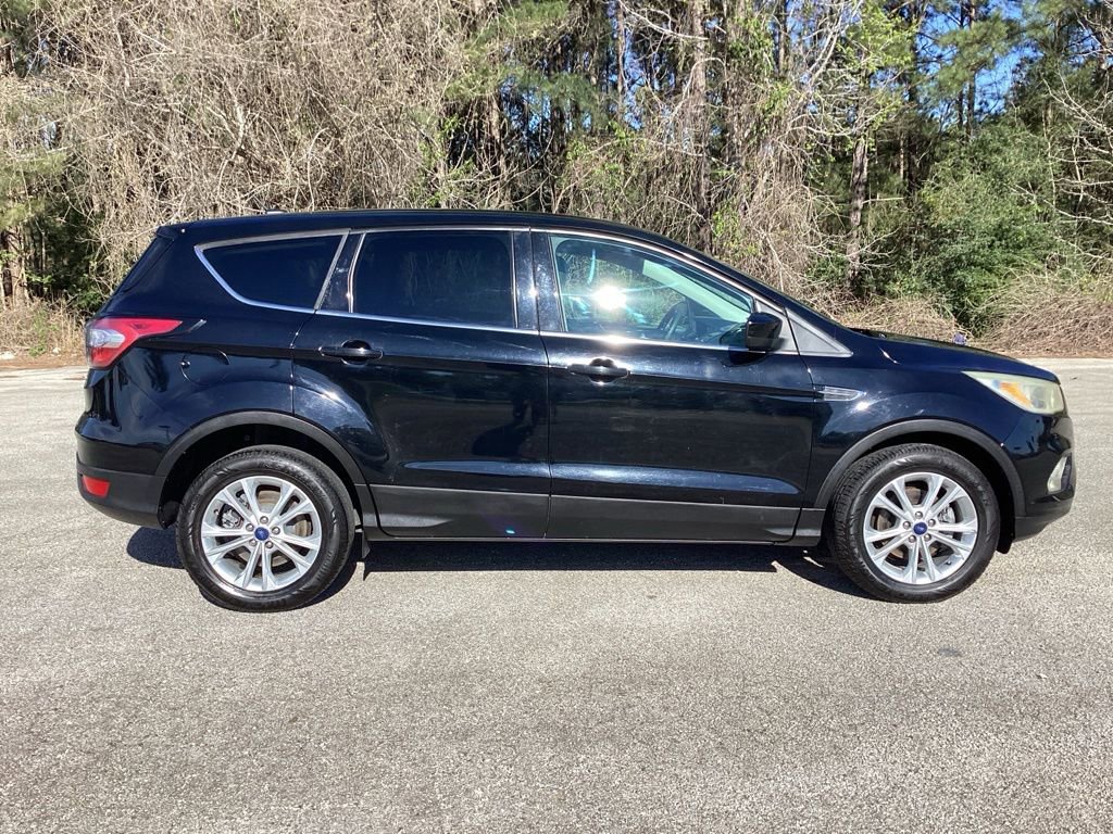 Used 2017 Ford Escape SE image 4