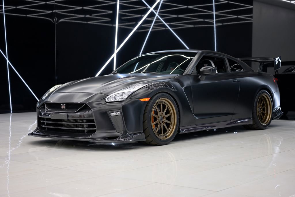 Used 2018 Nissan GT-R Premium image 3