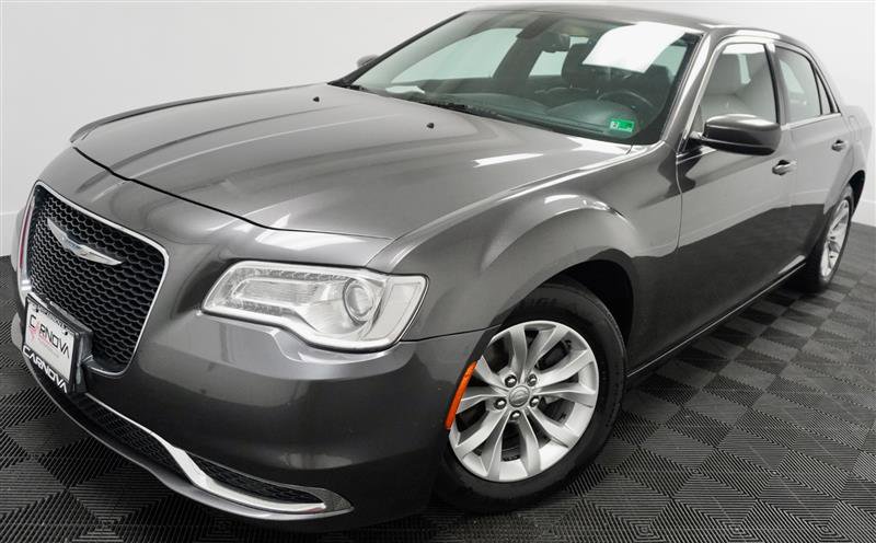 Used 2015 Chrysler 300 Limited image 2