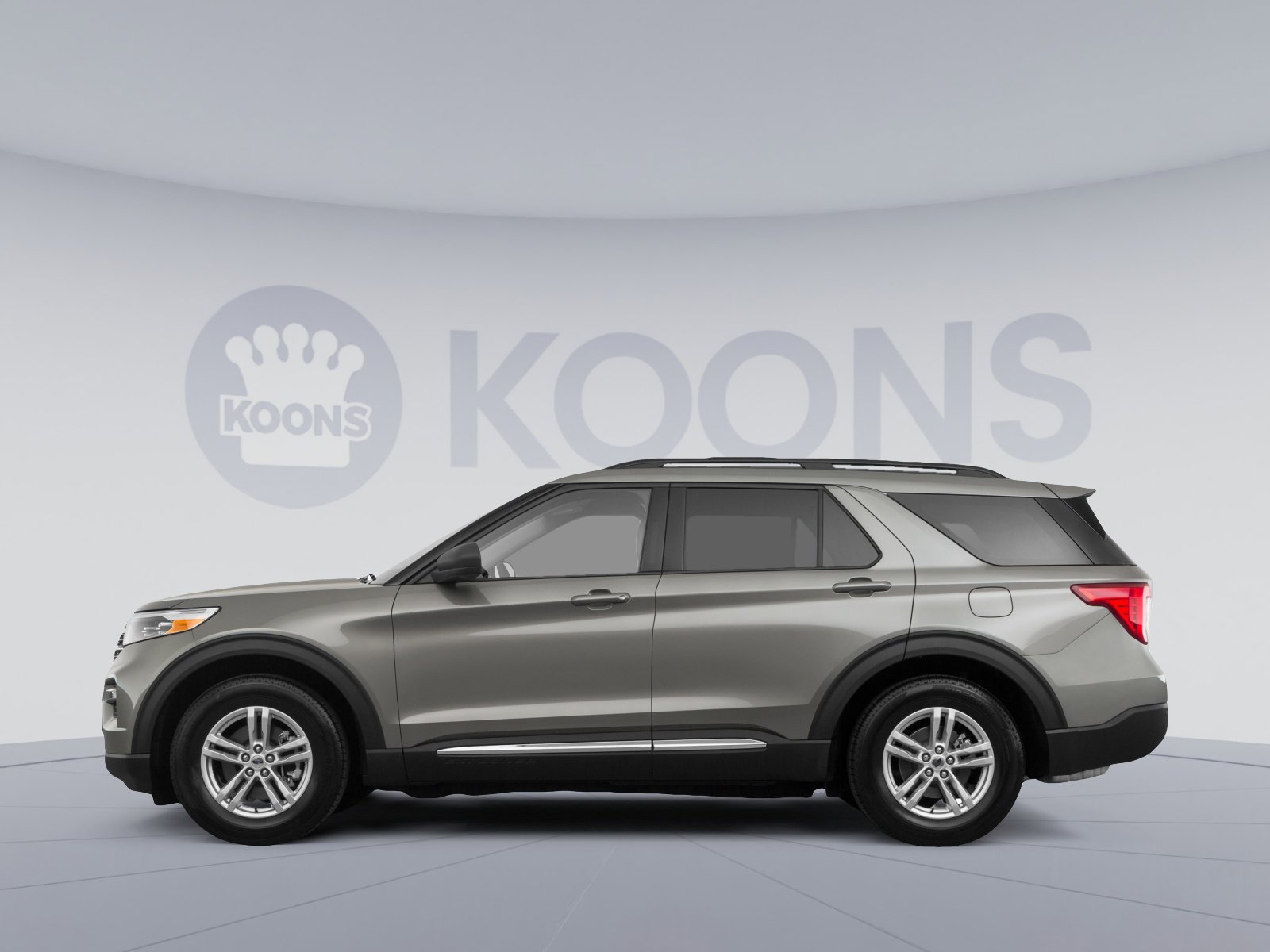 Used 2020 Ford Explorer XLT w/ Comfort Package AWD/4WD image 2