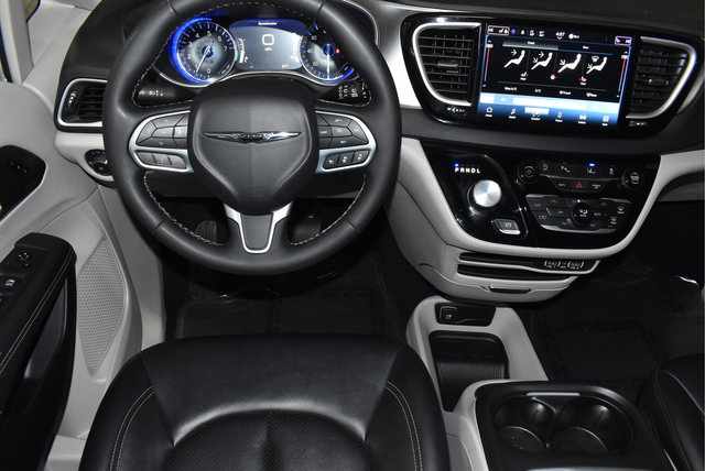 Certified 2024 Chrysler Pacifica Touring-L FWD image 32