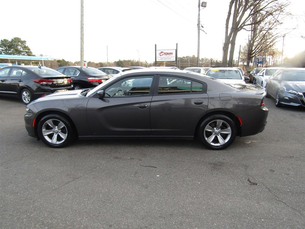 Used 2015 Dodge Charger SE w/ Sport Appearance Group image 4