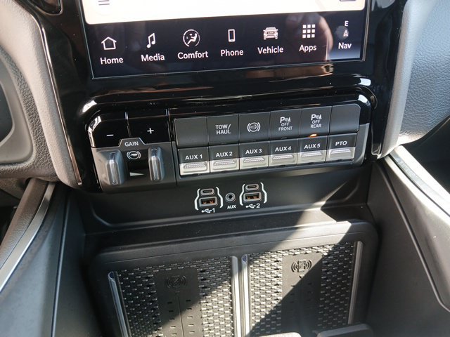 New 2026 RAM 4500 4x4 Crew Cab DRW w/ Laramie Trim Package image 37
