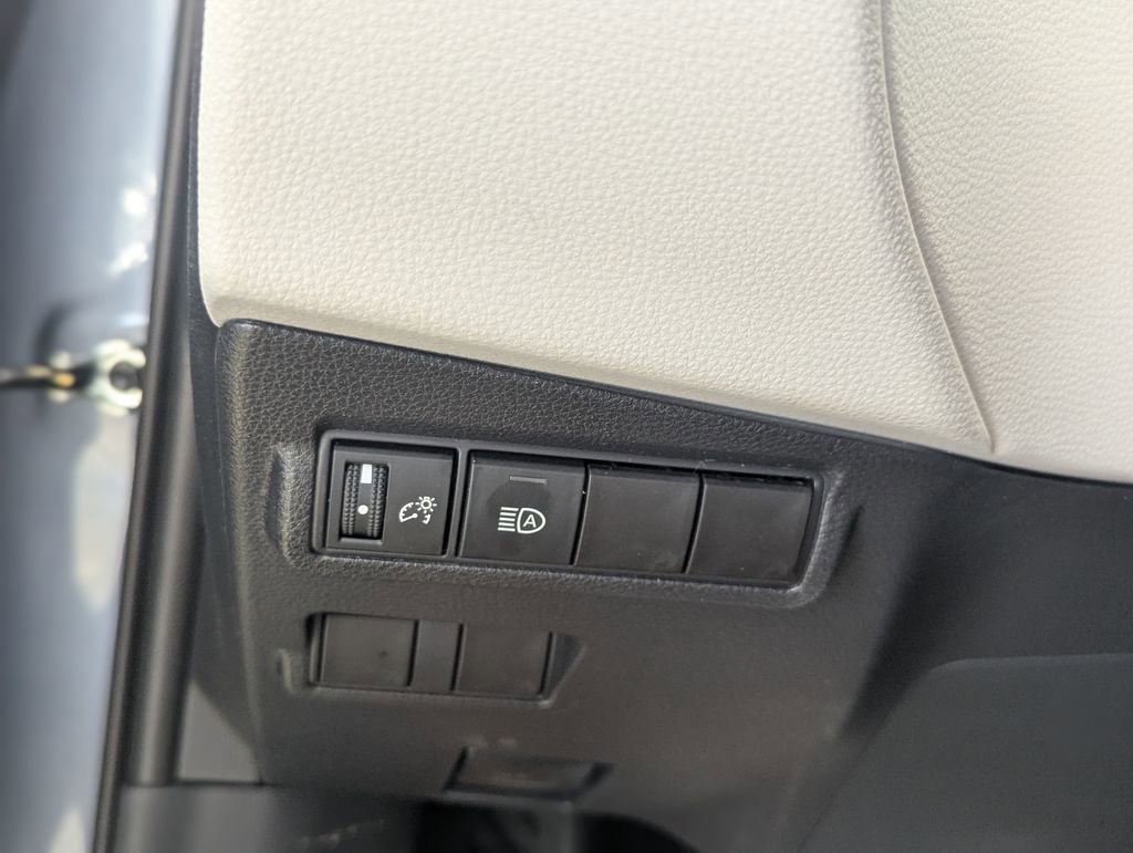 Used 2025 Toyota Corolla Cross LE w/ Black Badges Package (TMS) image 23