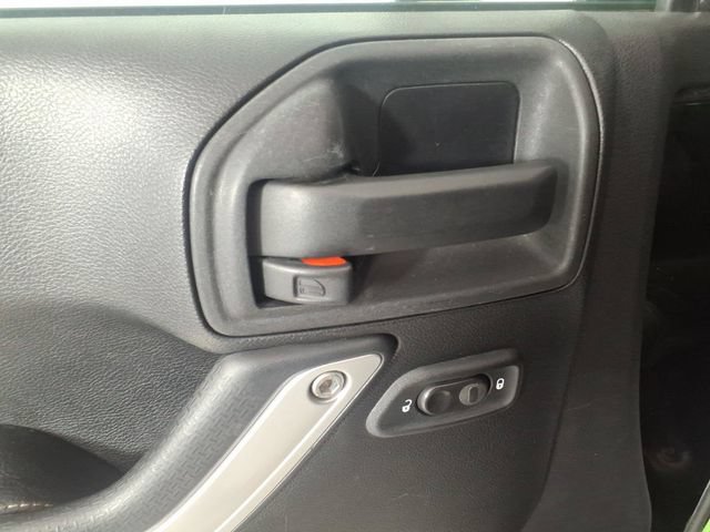 Used 2012 Jeep Wrangler Unlimited Rubicon AWD/4WD image 13