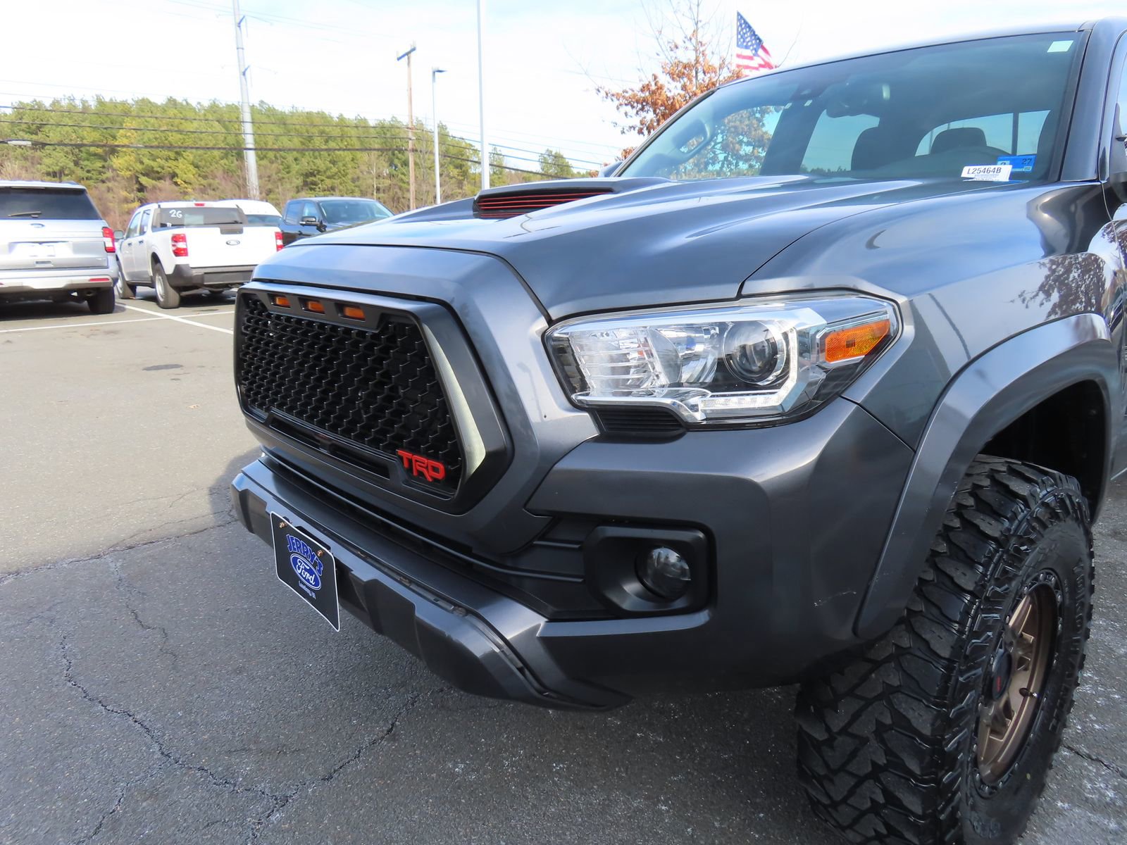 Used 2021 Toyota Tacoma TRD Sport image 9