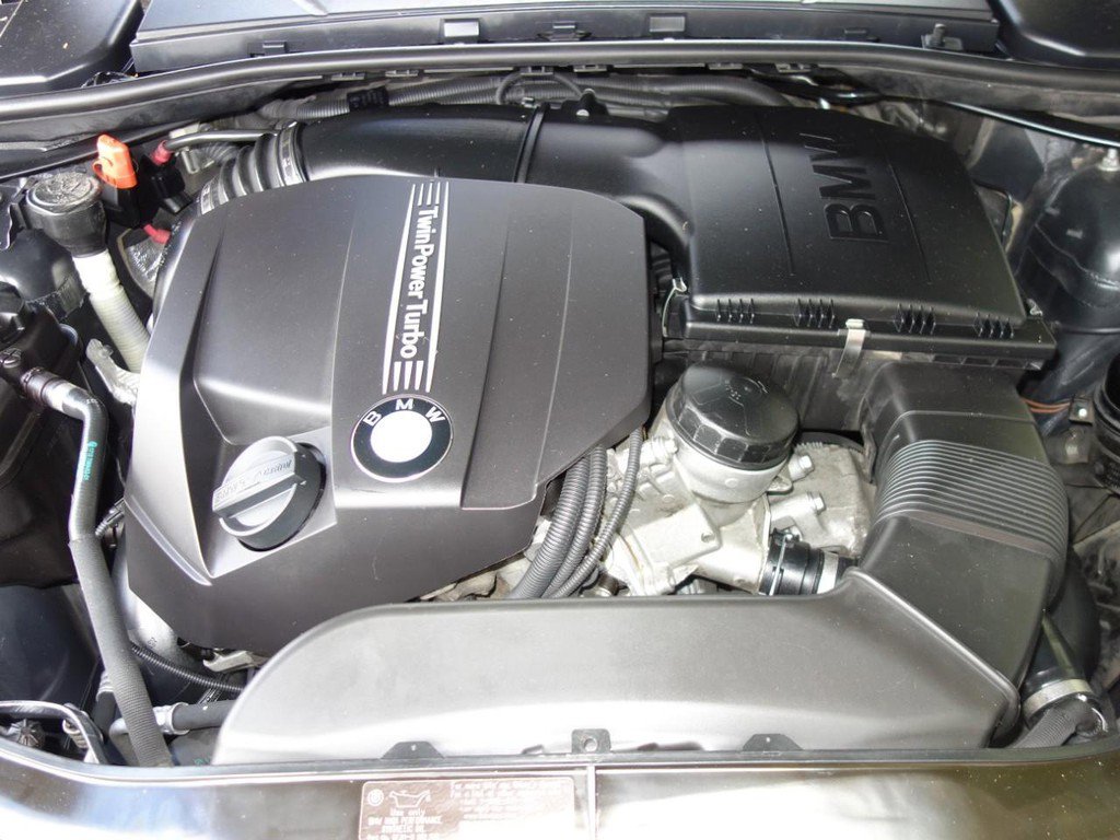 Used 2013 BMW 335i Convertible image 25