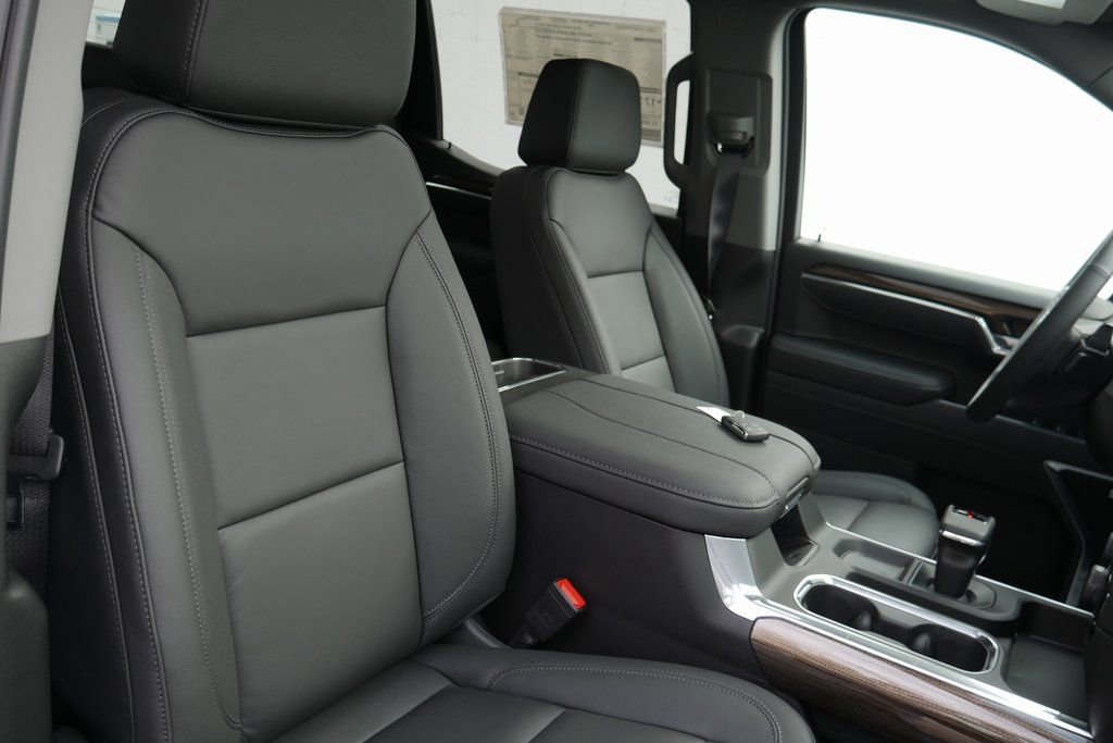 New 2026 Chevrolet Silverado 1500 RST w/ Redline Edition AWD/4WD image 24