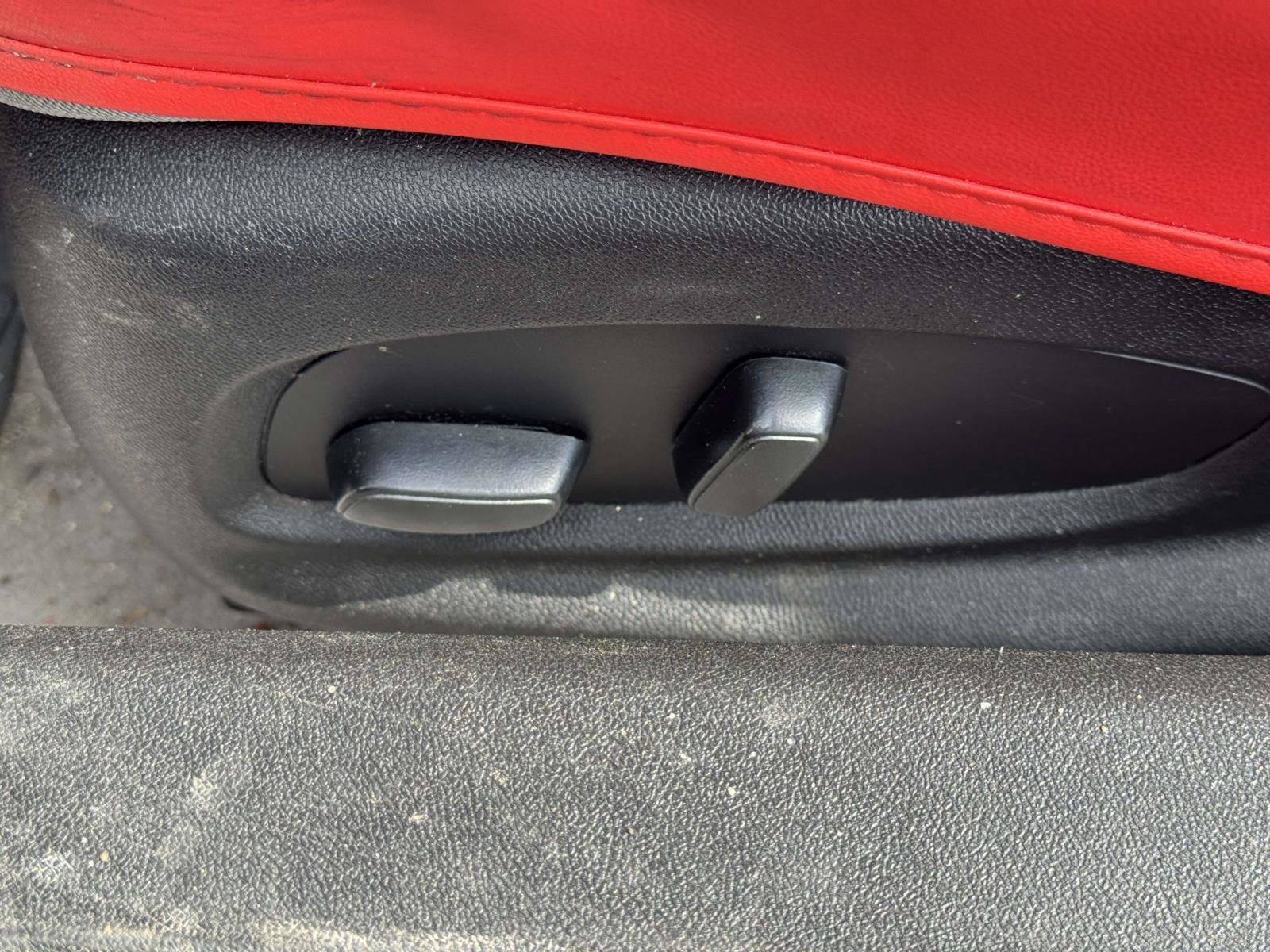 Used 2020 Chevrolet Camaro LT RWD image 13
