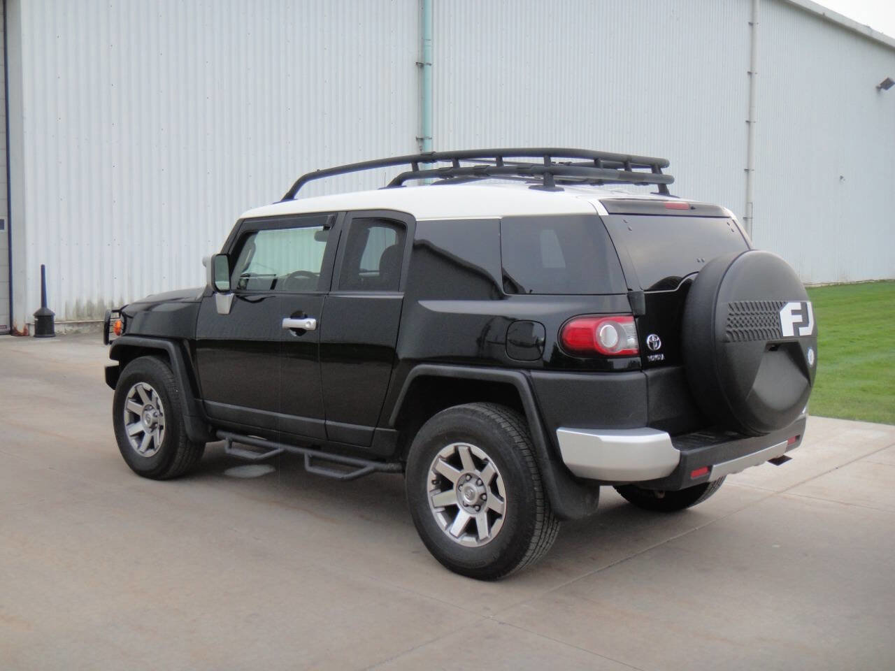Used 2014 Toyota FJ Cruiser 2WD w/ Convenience Package image 16