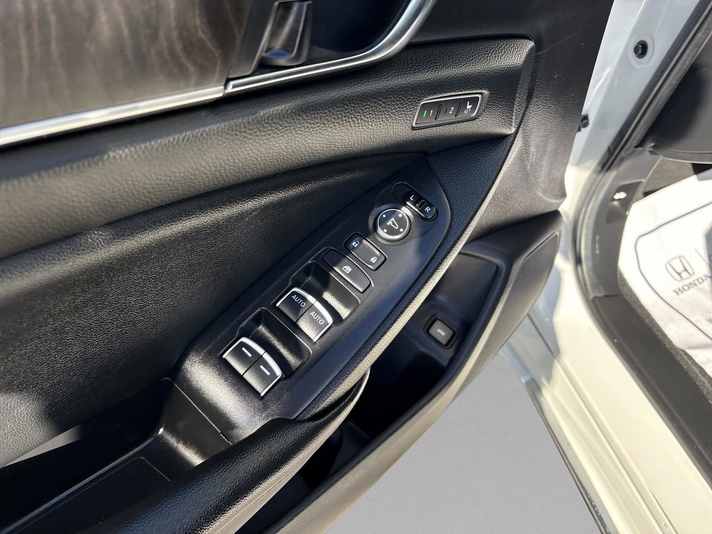 Used 2021 Honda Accord EX-L image 16