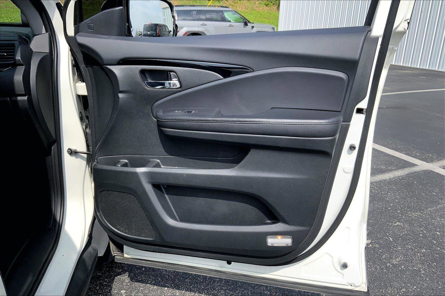 Used 2019 Honda Pilot Elite image 22
