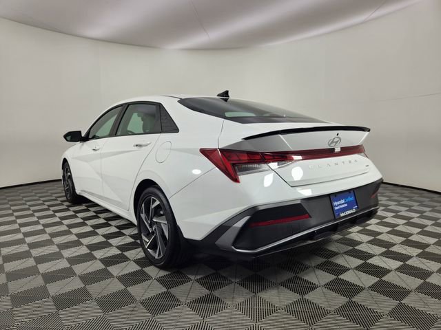 Used 2025 Hyundai Elantra SEL FWD image 3