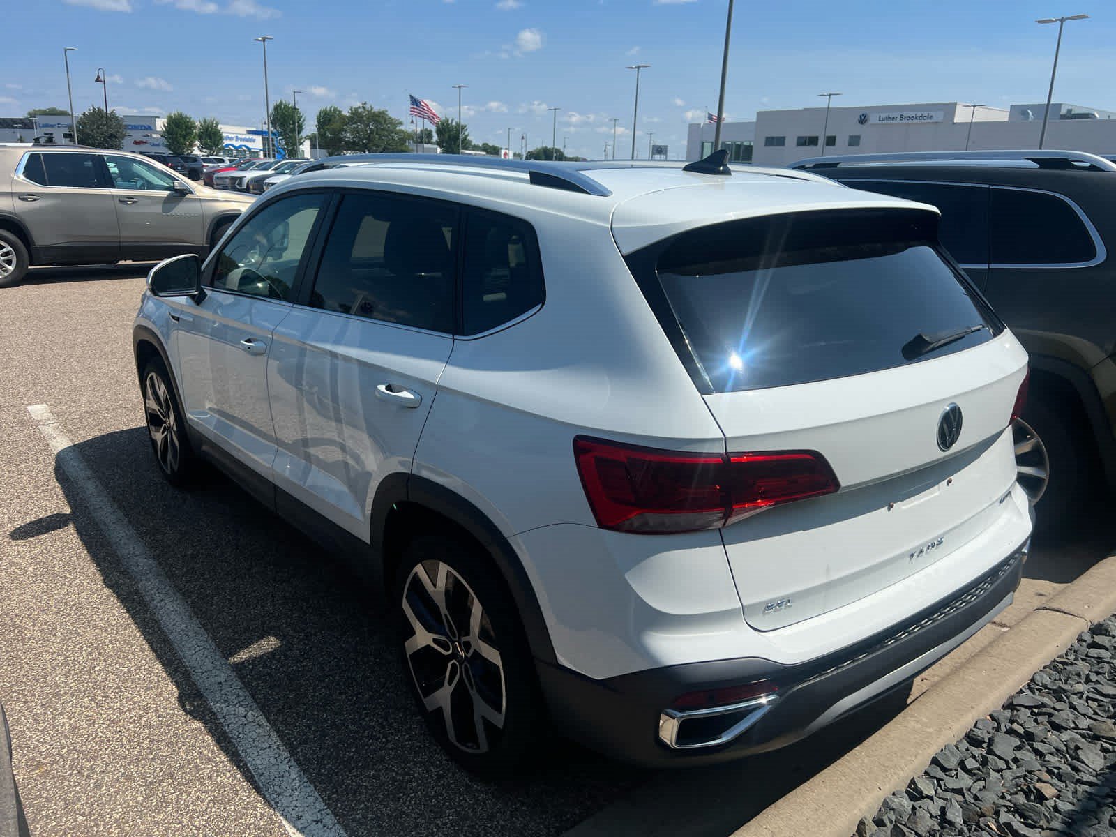 Used 2023 Volkswagen Taos SEL AWD/4WD image 4