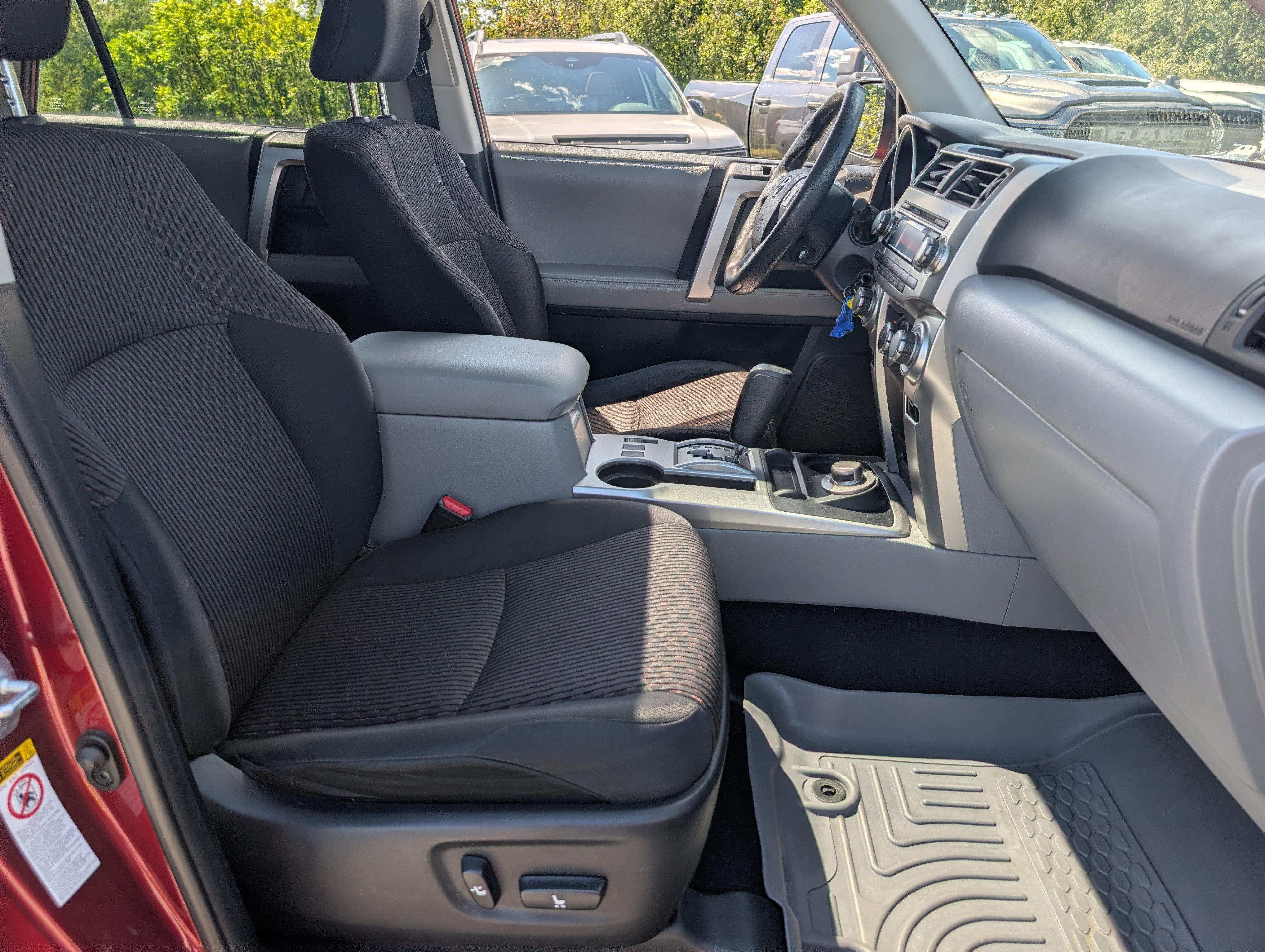 Used 2013 Toyota 4Runner SR5 w/ Convenience Pkg AWD/4WD image 11