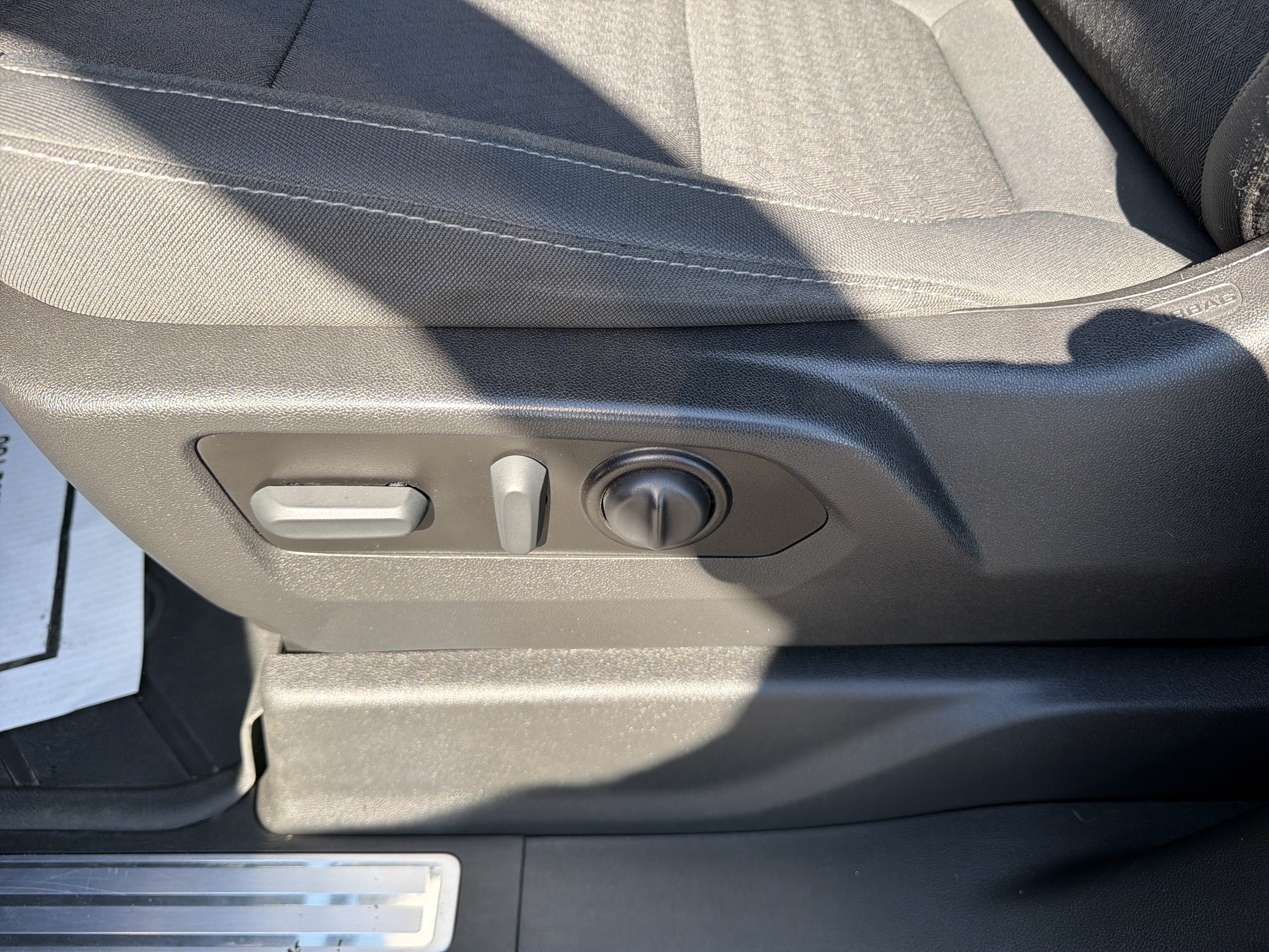 Certified 2022 Chevrolet Silverado 1500 LT AWD/4WD image 16