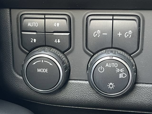 Used 2023 Chevrolet Tahoe Z71 w/ Luxury Package AWD/4WD image 20