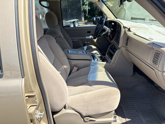 Used 2004 Chevrolet Silverado 3500 LS w/ Heavy-Duty Power Package AWD/4WD image 9