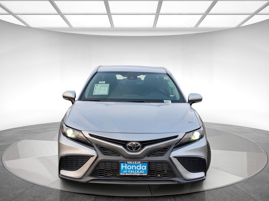 Used 2023 Toyota Camry SE image 8