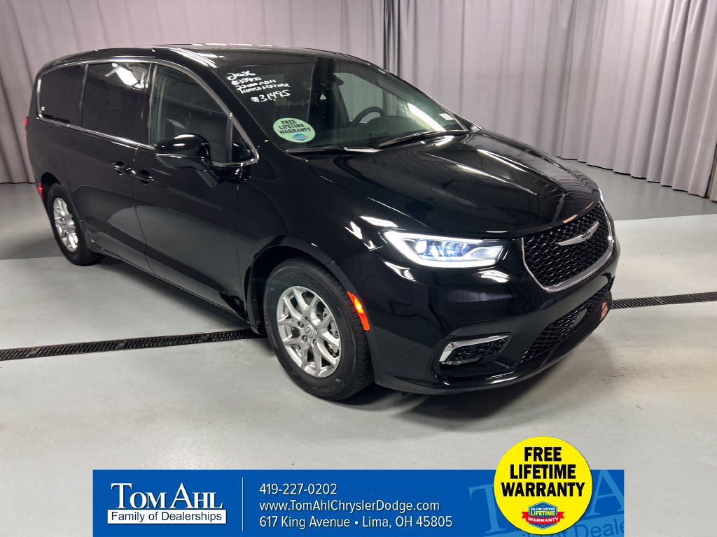 Used 2026 Chrysler Pacifica Select