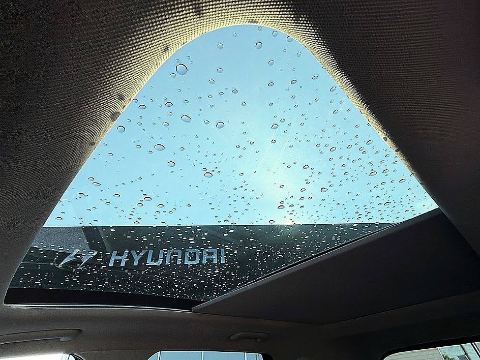 Used 2022 Kia Sorento S w/ Panoramic Sunroof Package FWD image 13