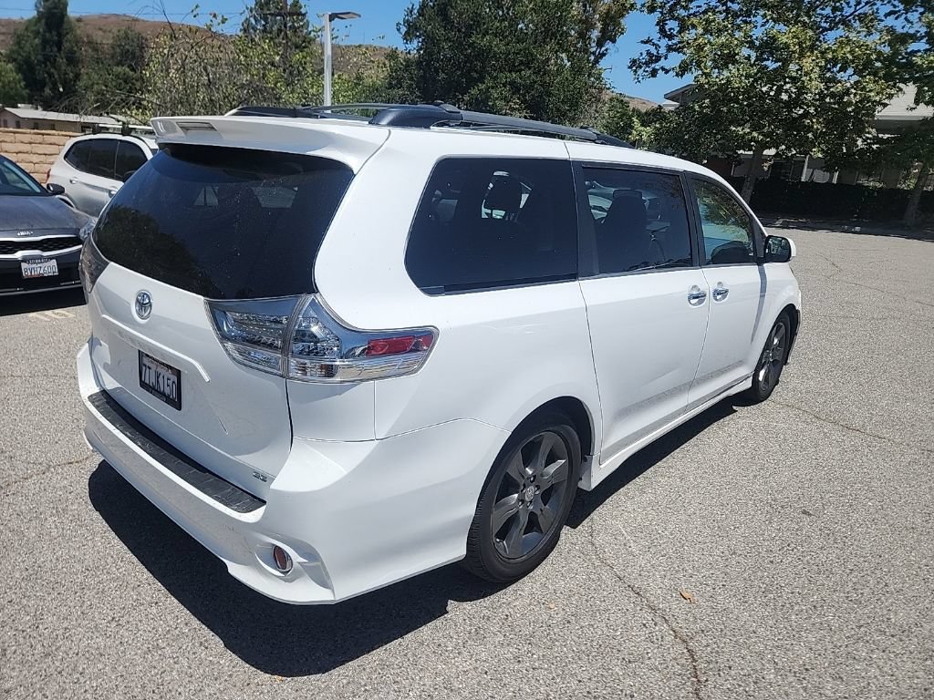 Used 2016 Toyota Sienna SE FWD image 5