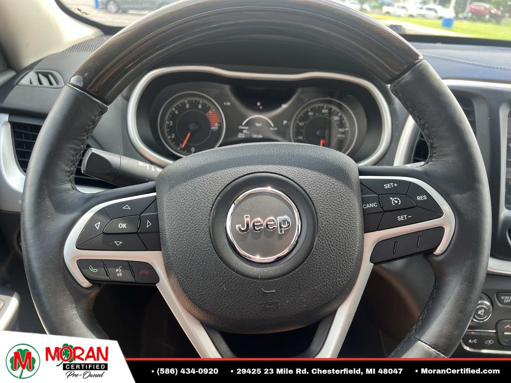 Used 2016 Jeep Cherokee Overland AWD/4WD image 18