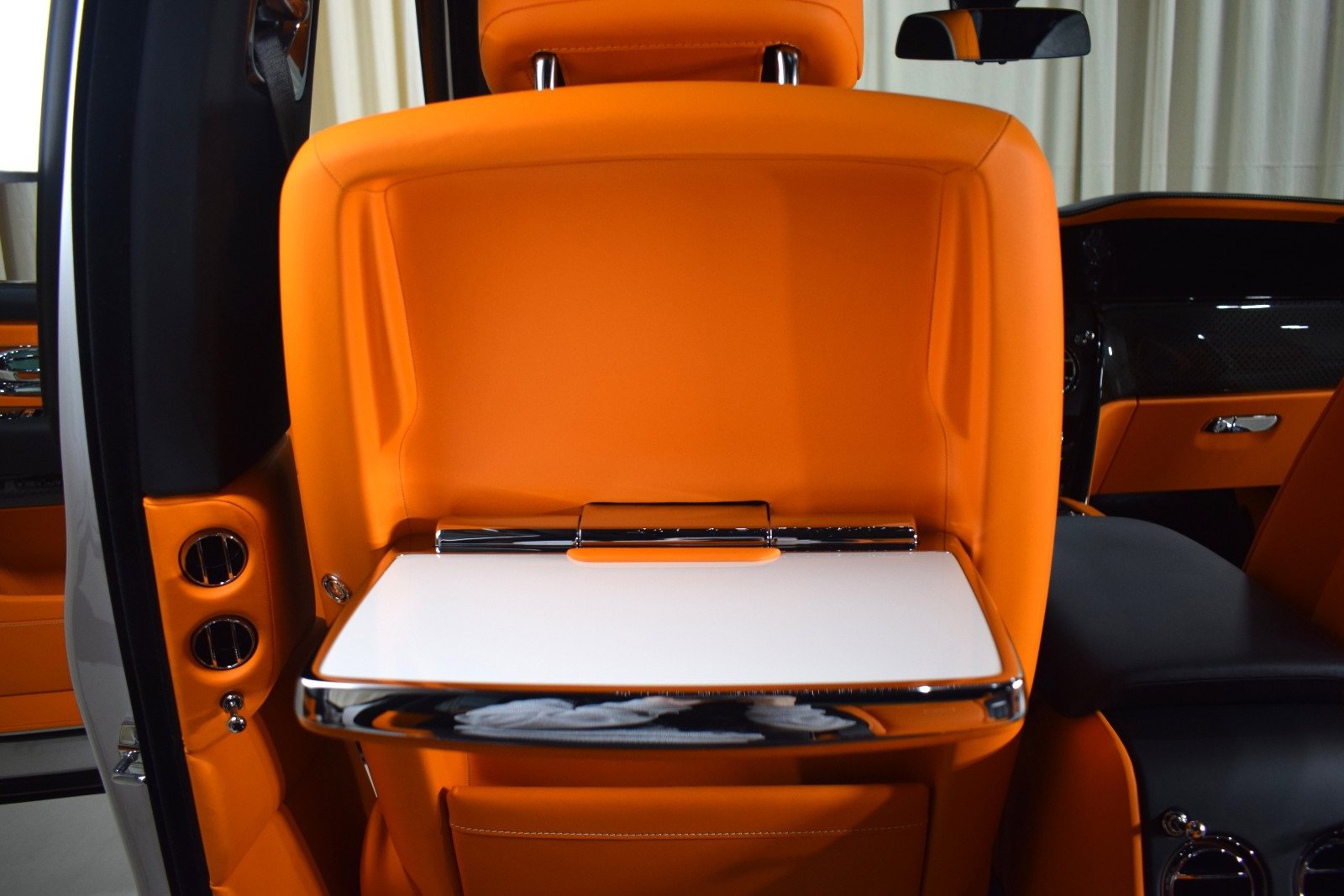 New 2026 Rolls-Royce Cullinan Black Badge image 23