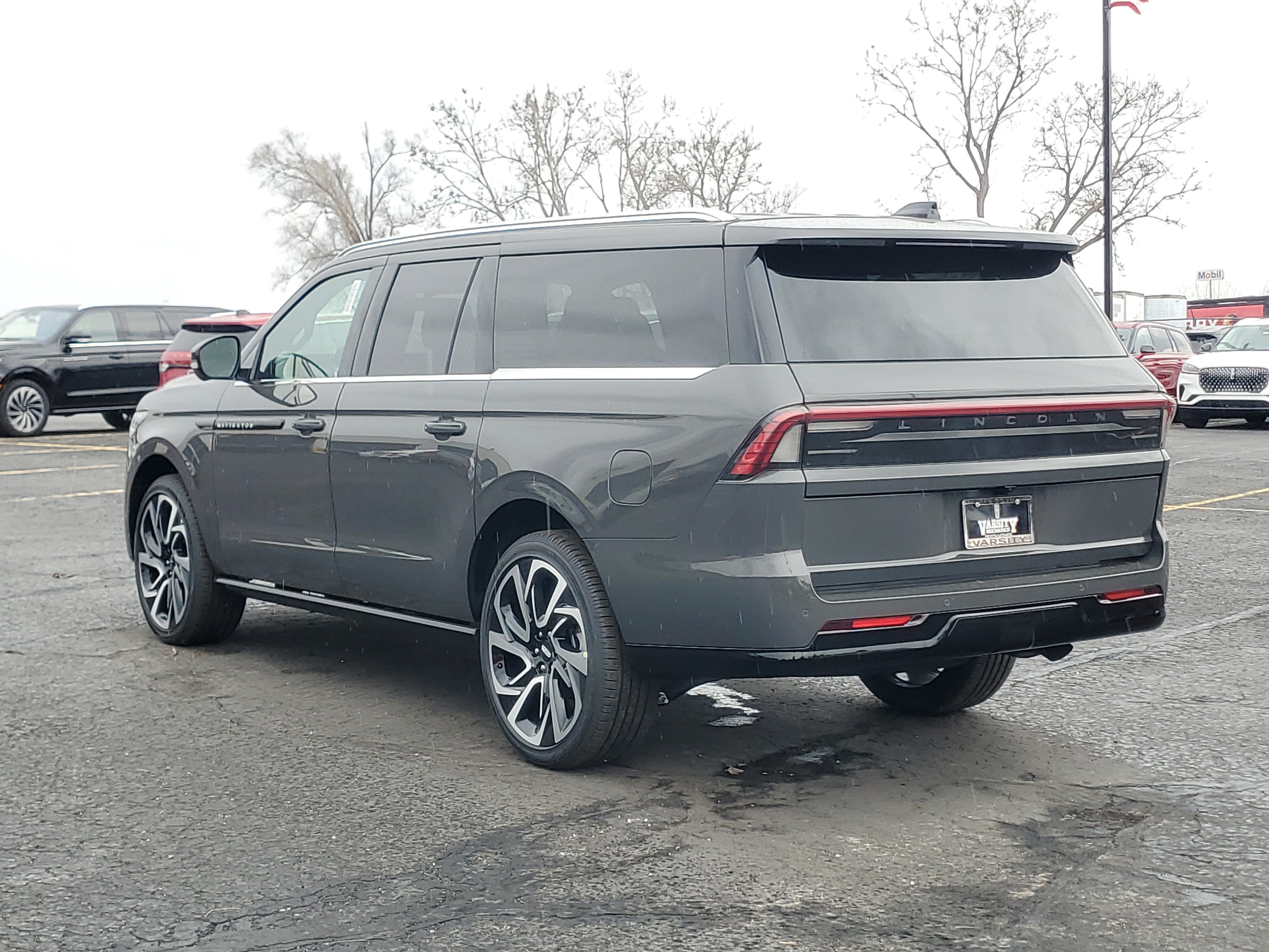 New 2026 Lincoln Navigator L Black Label AWD/4WD image 3