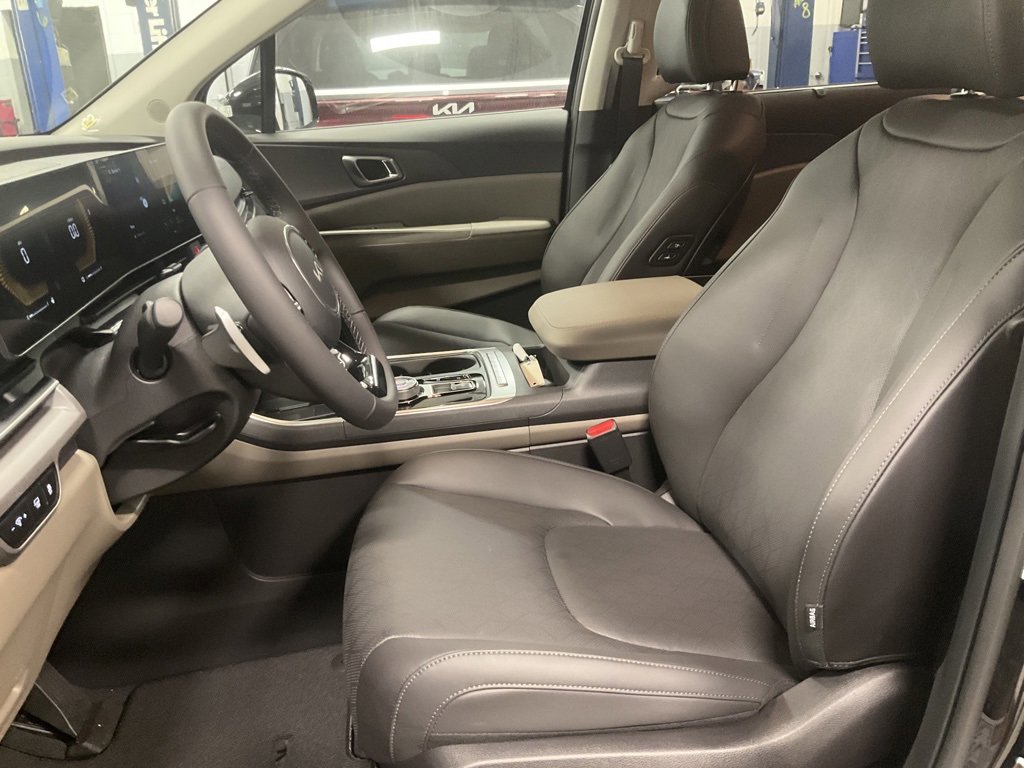 New 2026 Kia Carnival EX image 12