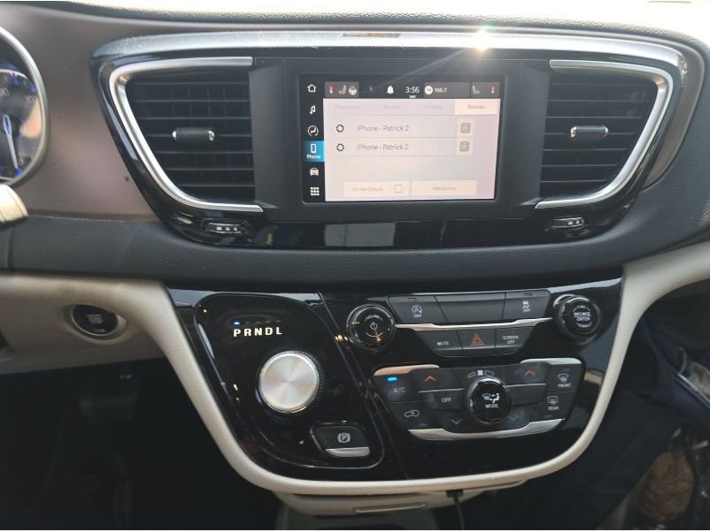 Used 2023 Chrysler Voyager LX image 27