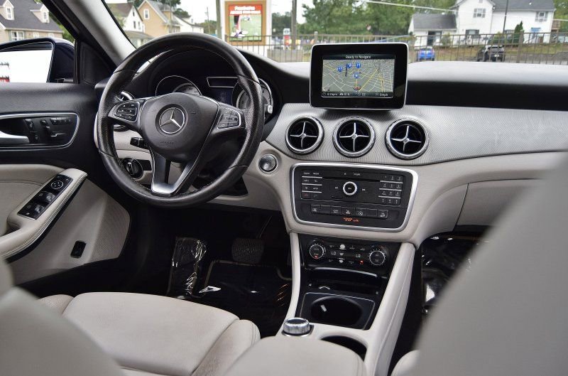 Used 2017 Mercedes-Benz GLA 250 4MATIC image 23