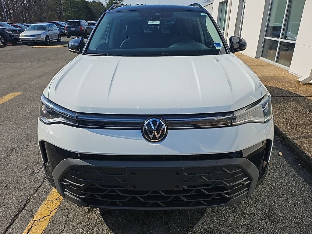 Certified 2025 Volkswagen Taos SE image 3