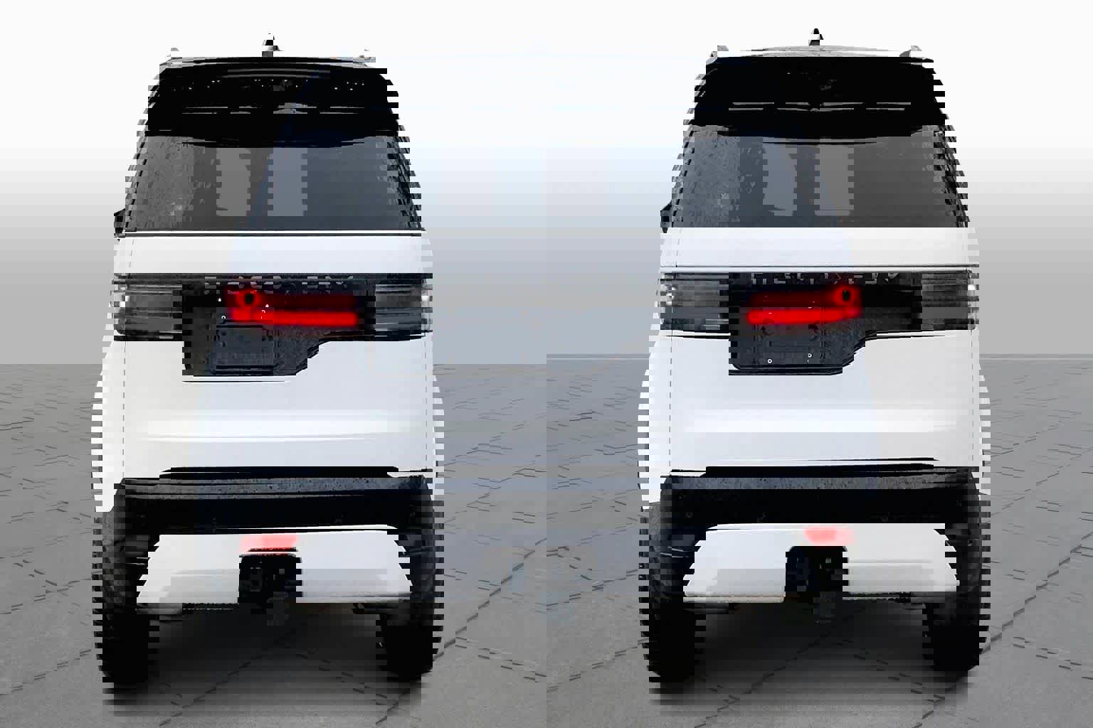 New 2026 Land Rover Discovery Dynamic SE image 4