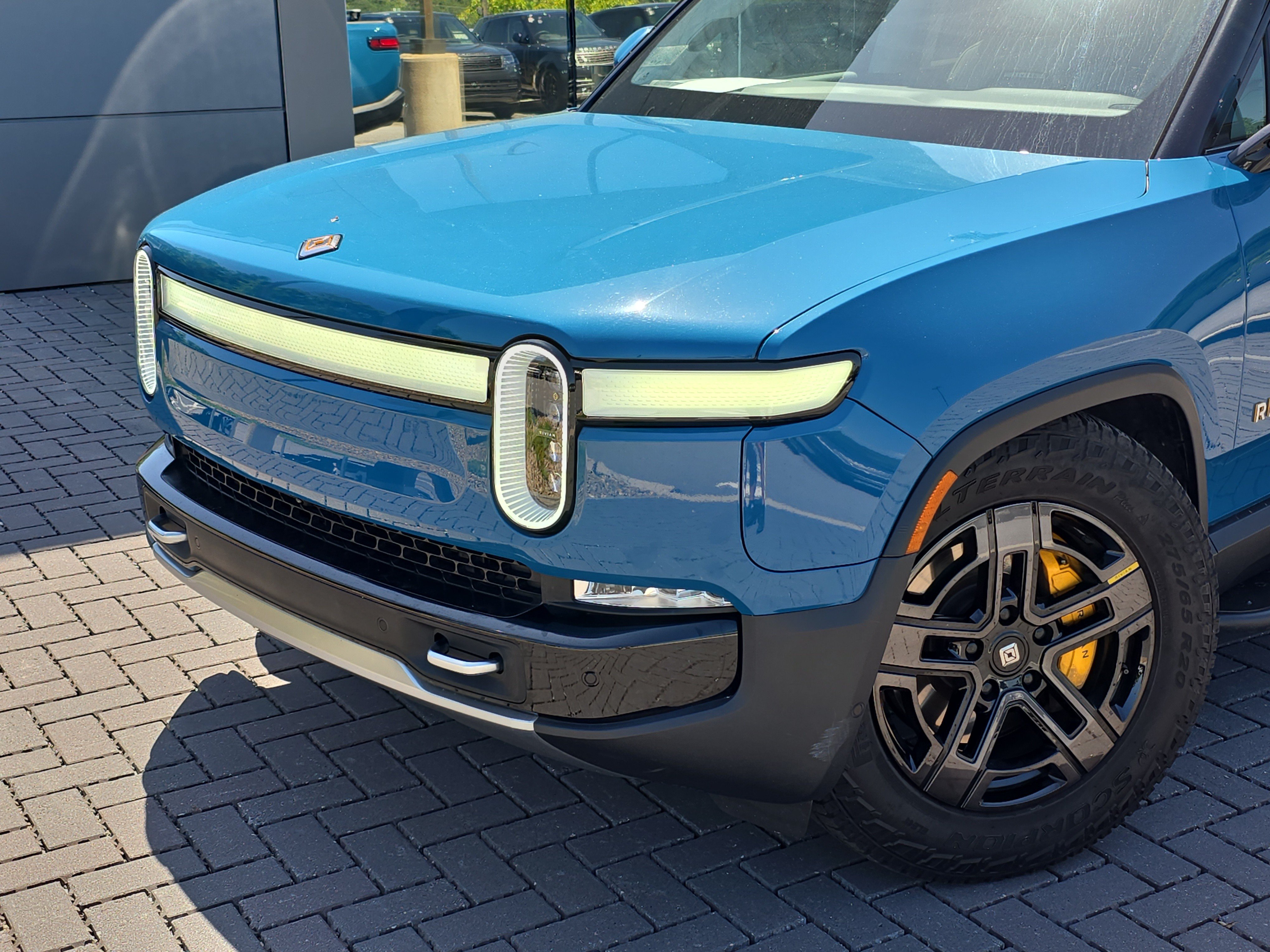 Used 2023 Rivian R1T Adventure AWD/4WD image 9