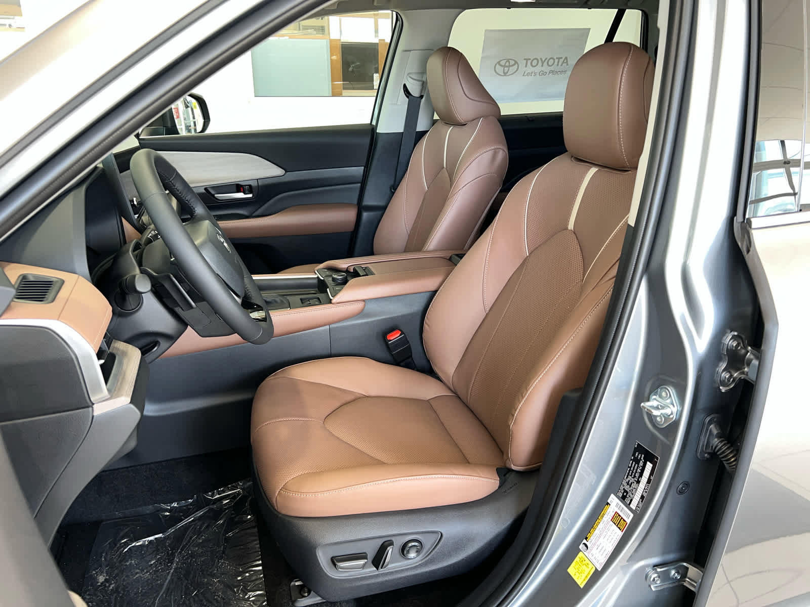 New 2026 Toyota Grand Highlander Platinum AWD/4WD image 16