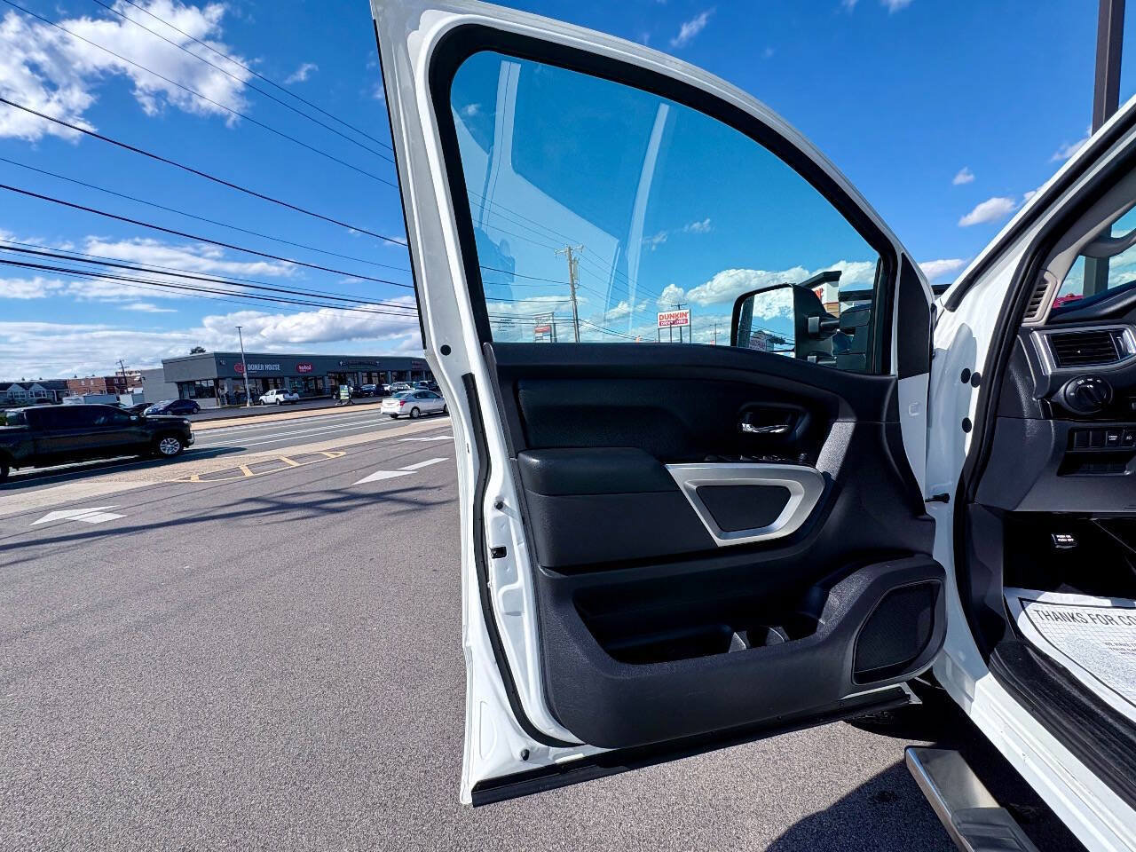 Used 2018 Nissan Titan SV AWD/4WD image 19