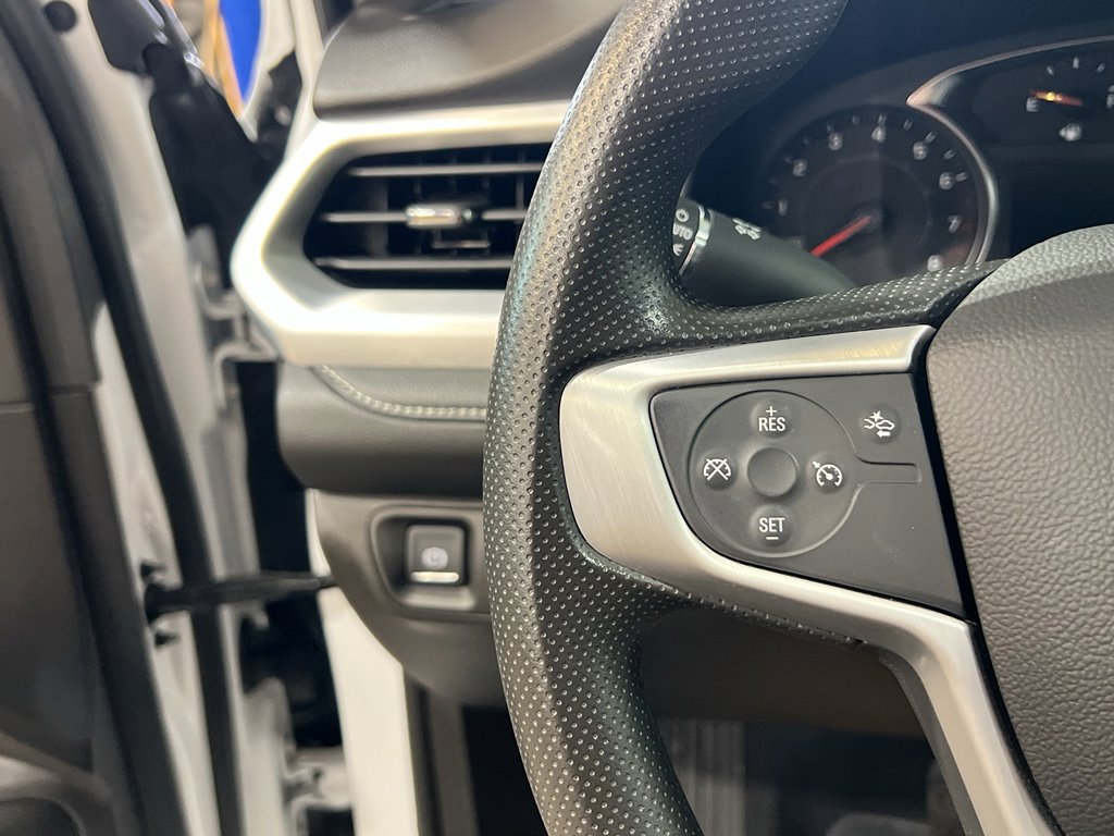 Used 2023 GMC Acadia SLE w/ Driver Convenience Package image 30