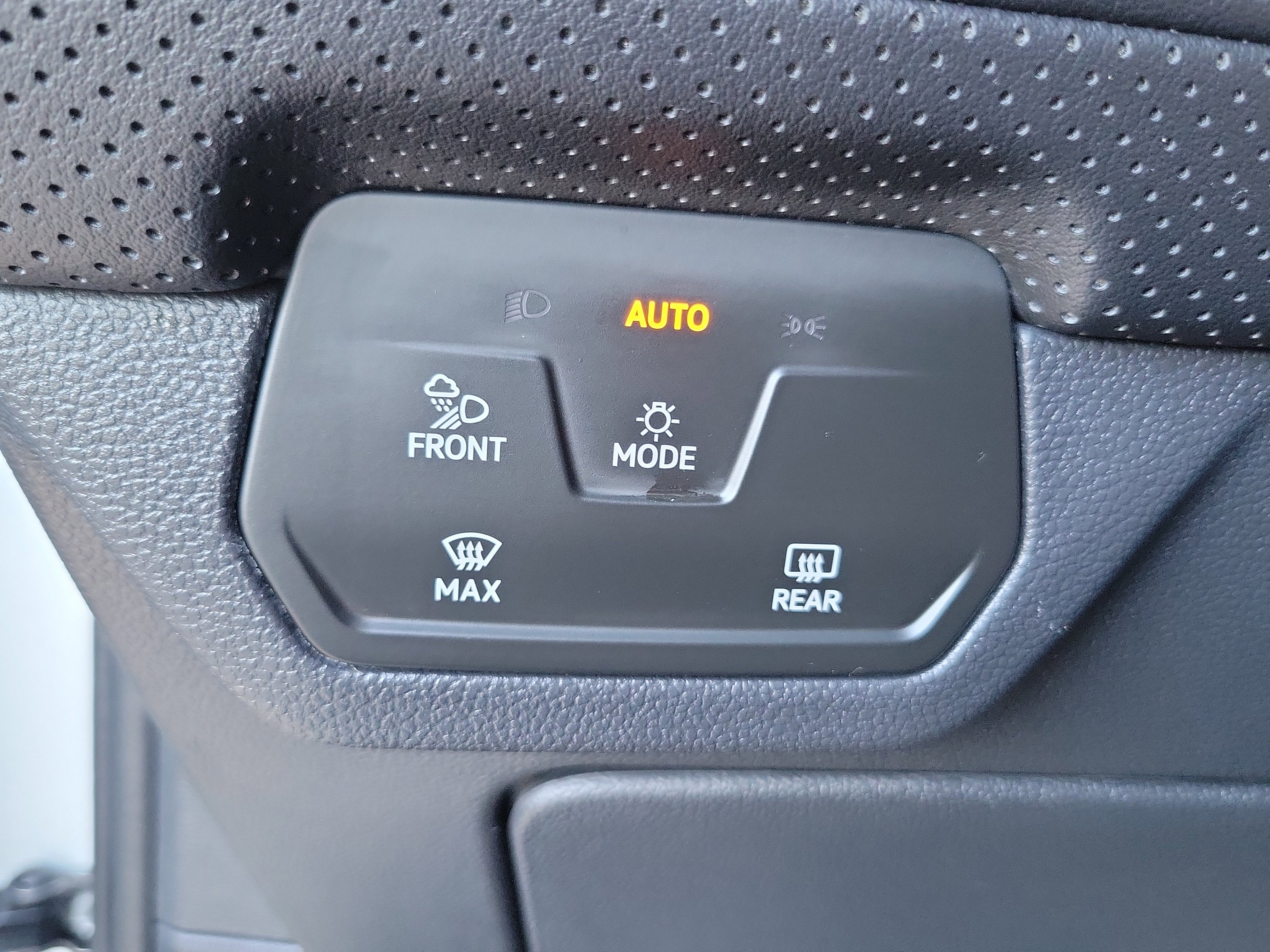 Used 2024 Volkswagen Atlas SE image 14